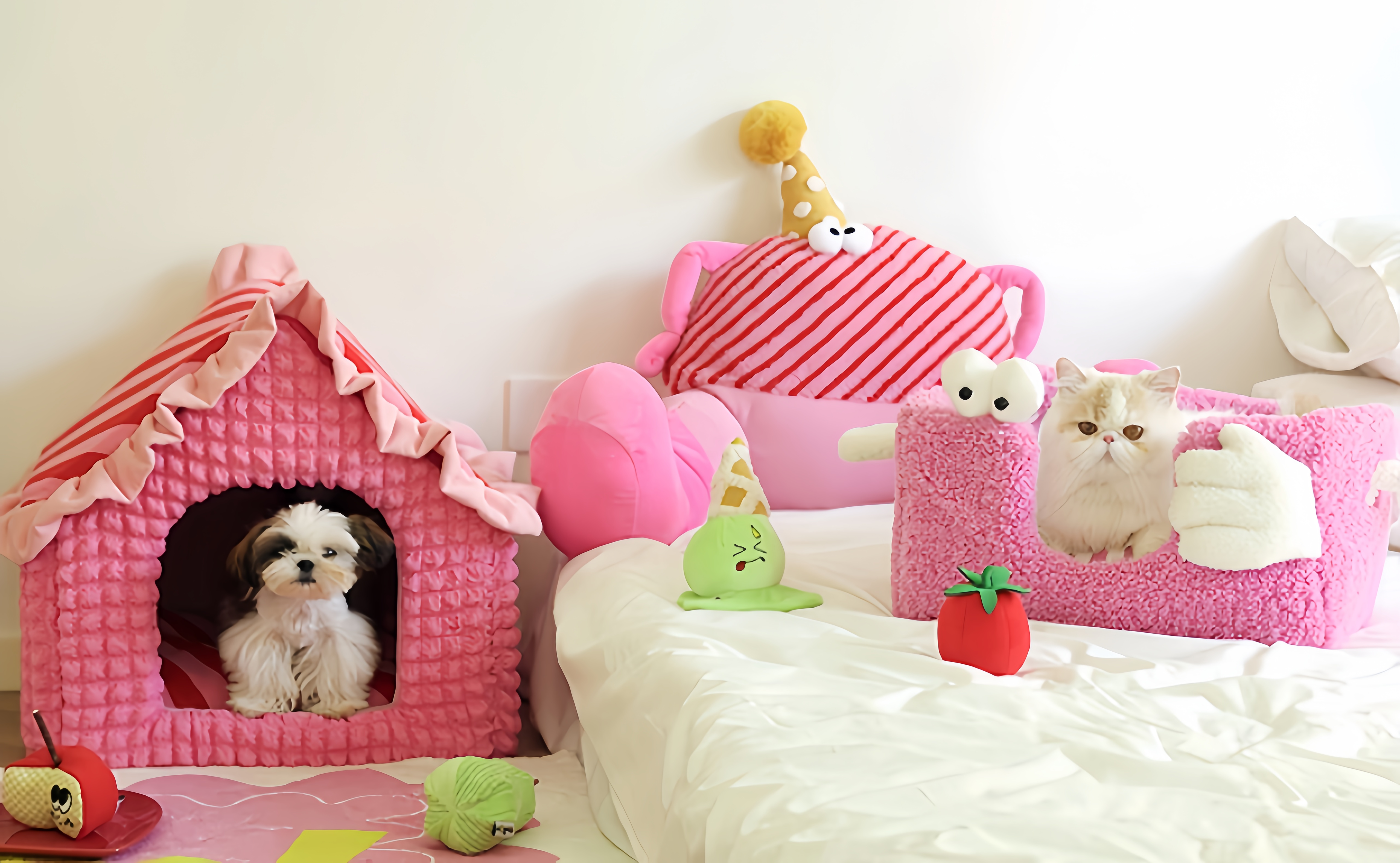 Cozy Striped Pet Bed – Small Cat & Dog Plush Nest, Semi-Enclosed, All-Season Comfort